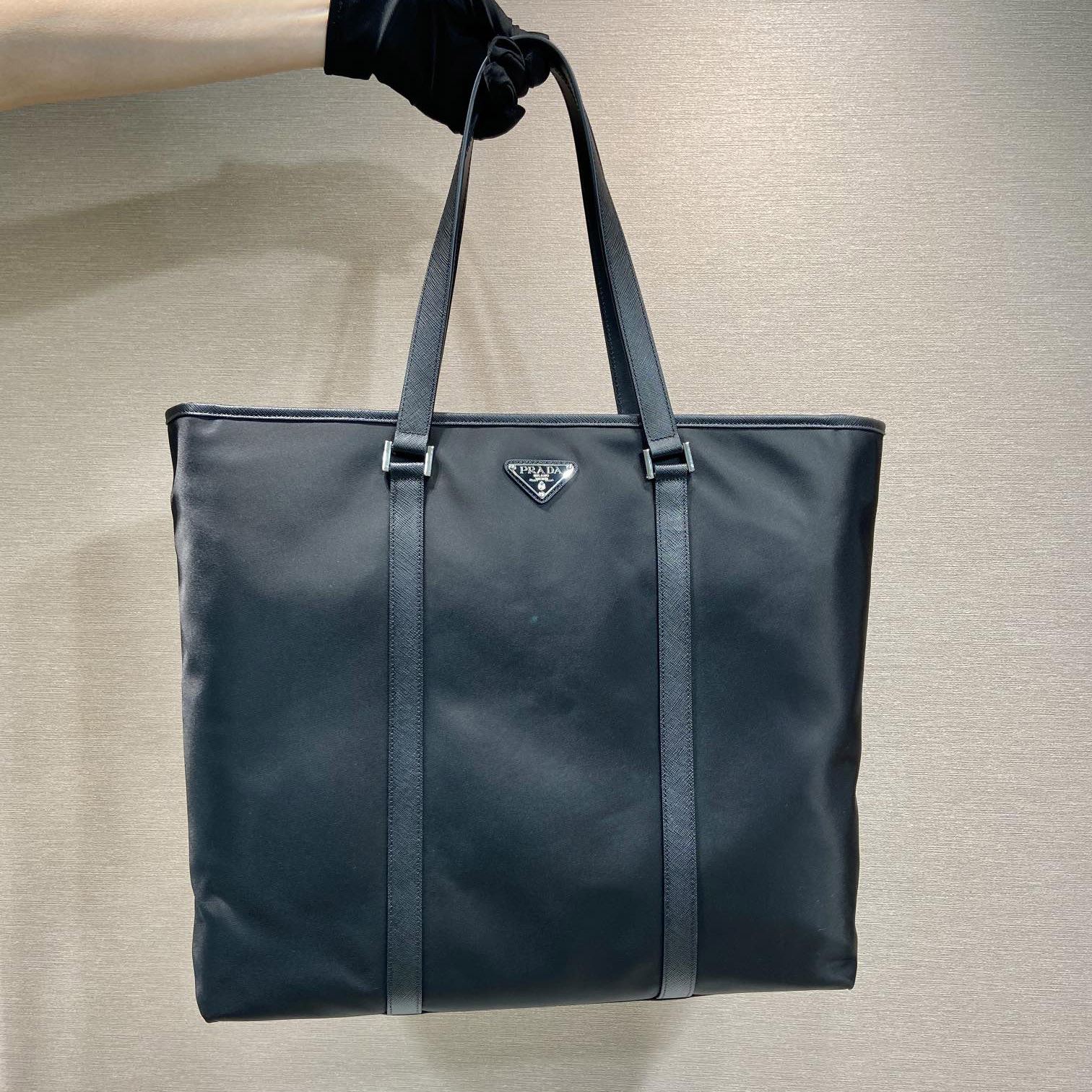 Pra*a shopping bags